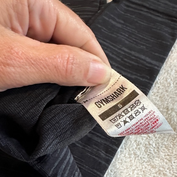 Gymshark Black Patterned Leggings size small ( small crack in logo) - Picture 2 of 10